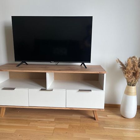 55 M2 Stylish Apartment With Balcony & Parking Wien Eksteriør billede
