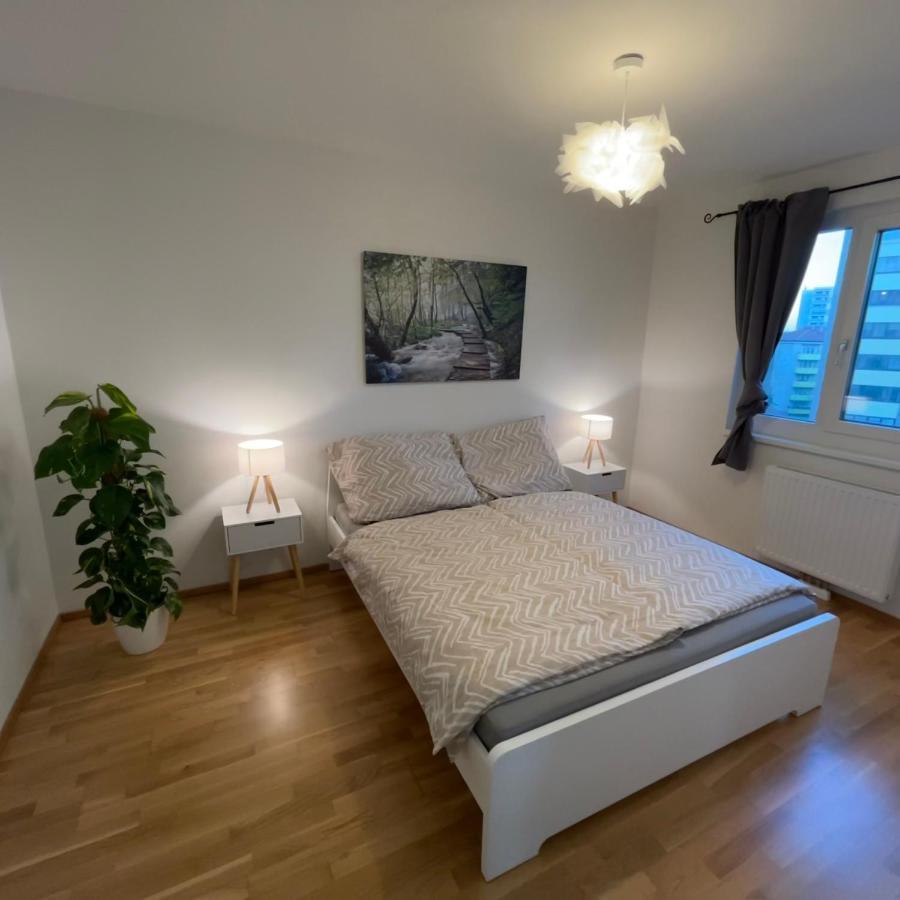 55 M2 Stylish Apartment With Balcony & Parking Wien Eksteriør billede