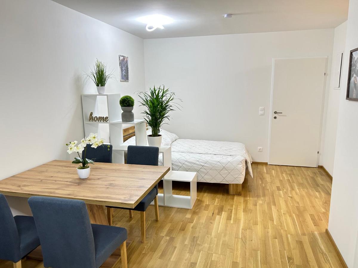 55 M2 Stylish Apartment With Balcony & Parking Wien Eksteriør billede
