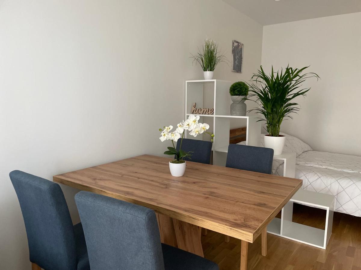 55 M2 Stylish Apartment With Balcony & Parking Wien Eksteriør billede