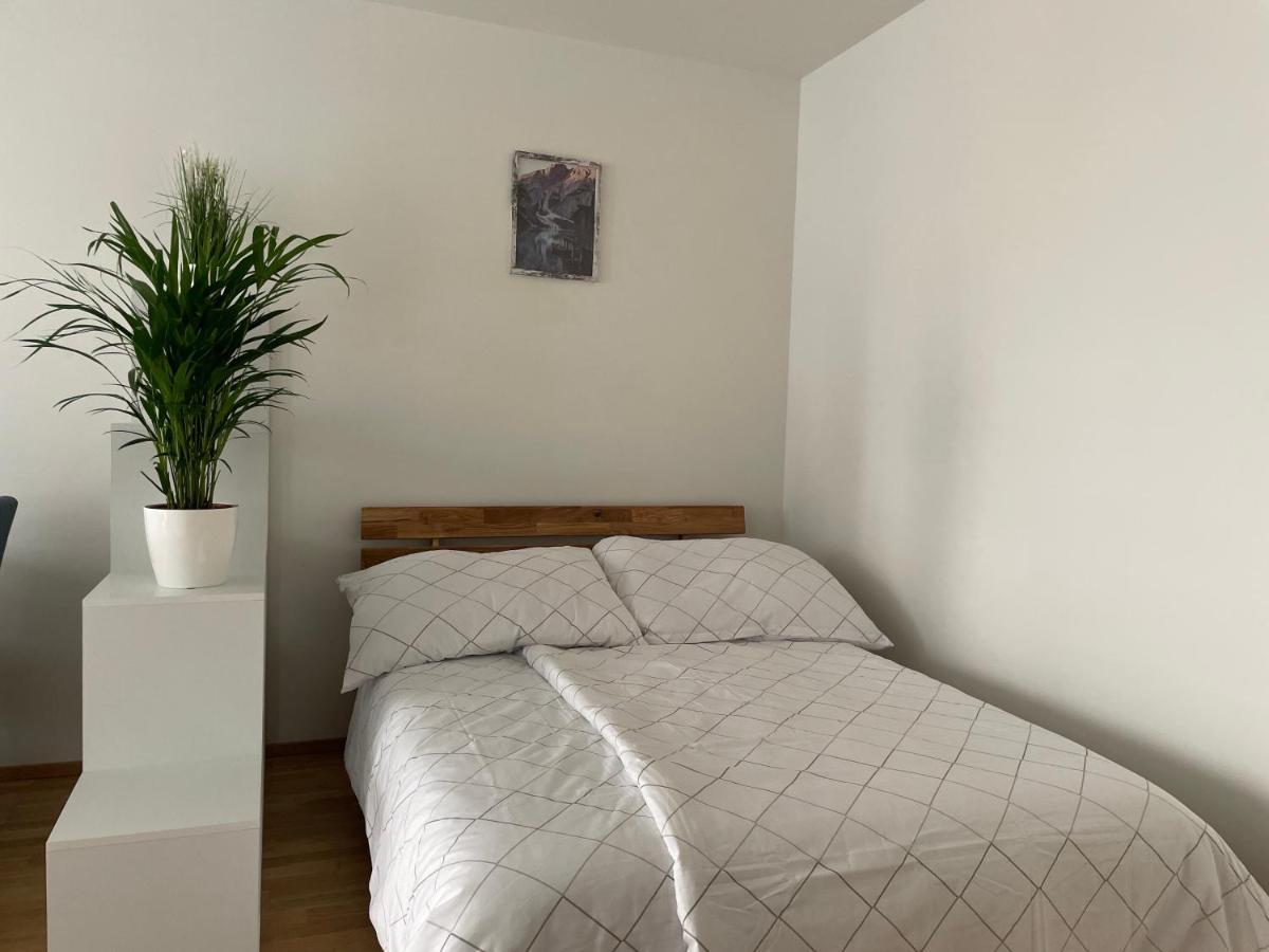 55 M2 Stylish Apartment With Balcony & Parking Wien Eksteriør billede