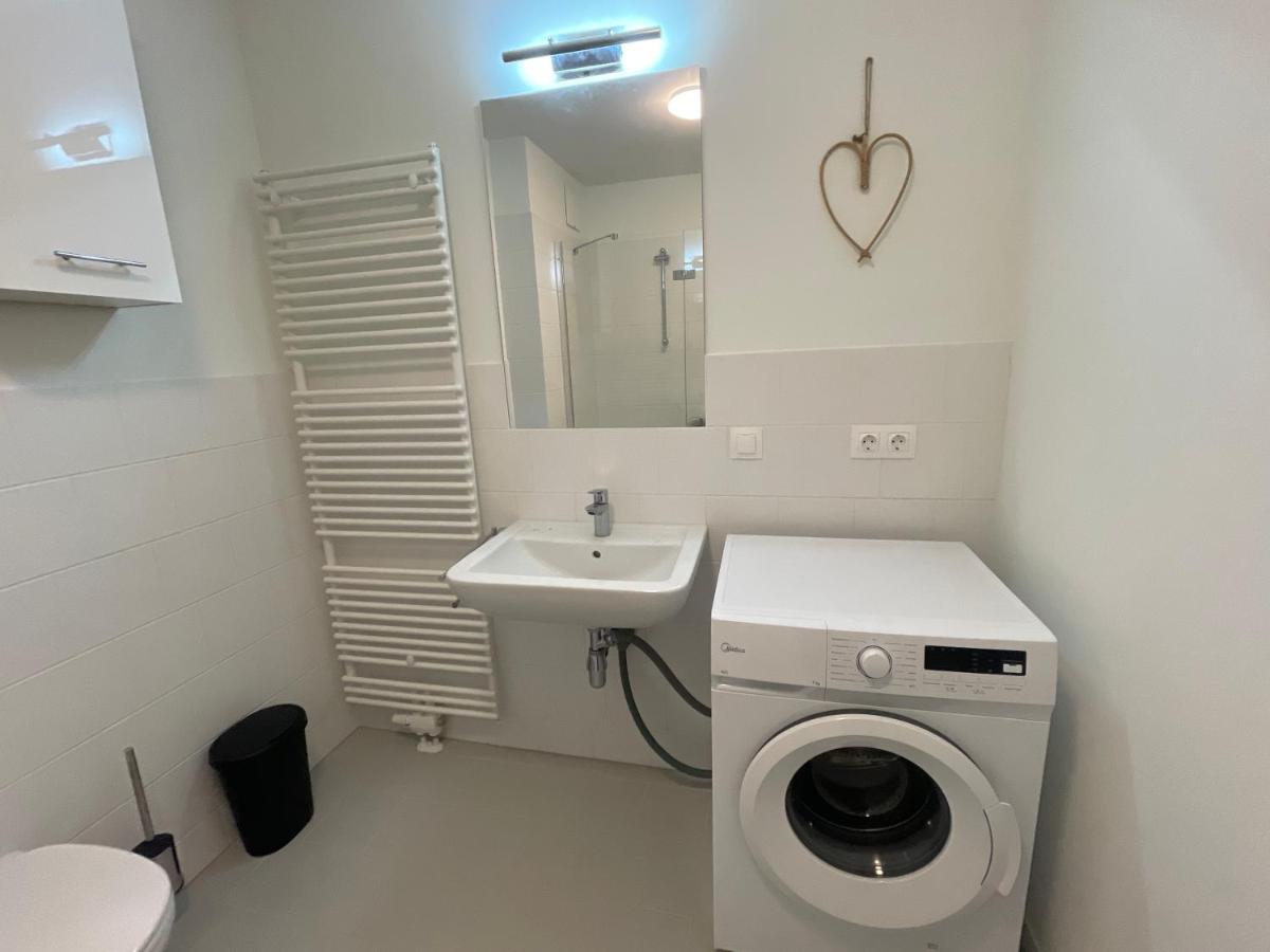 55 M2 Stylish Apartment With Balcony & Parking Wien Eksteriør billede